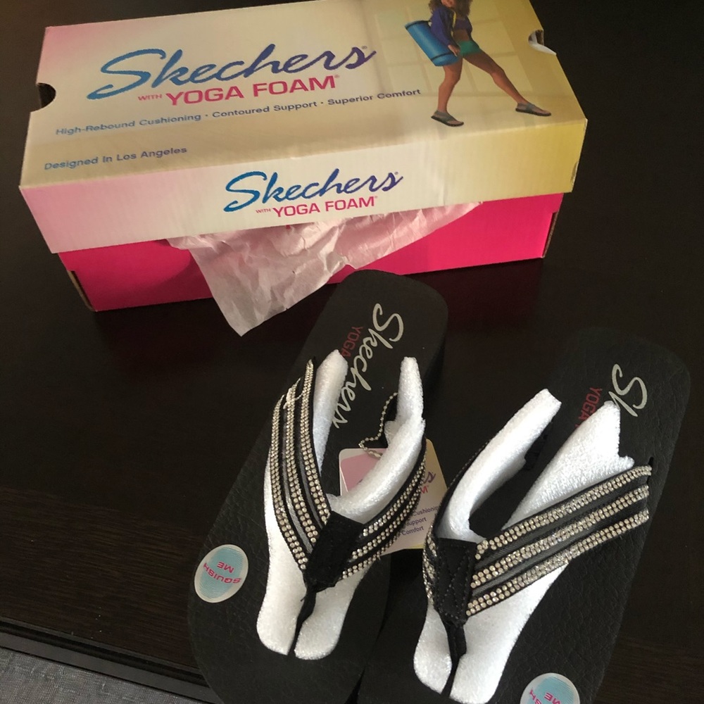 Sketchers yoga foam flip flops